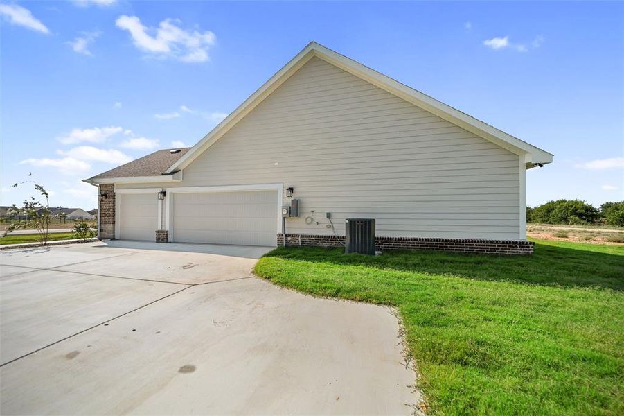 Front exterior of a new home in Fairview Meadows, New Fairview, TX, highlighting curb appeal (Image 25). Front exterior of a new home in Fairview Meadows, New Fairview, TX, highlighting curb appeal (Image 25).