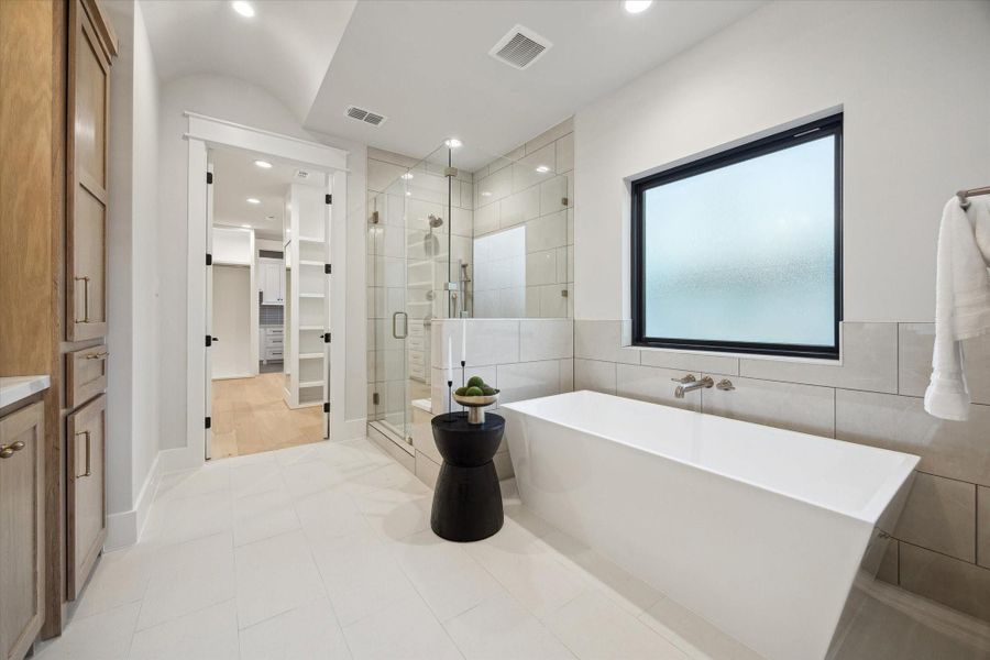 Furnished interior view inside a new home in Houston Heights, Houston (Image 13).