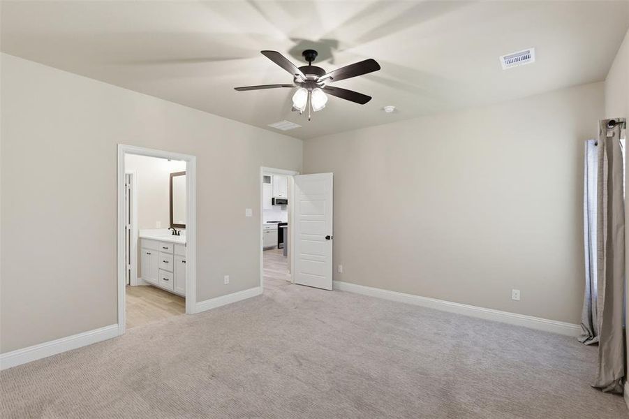 Spacious, unfurnished interior of a new home in , Saginaw (Image 24).