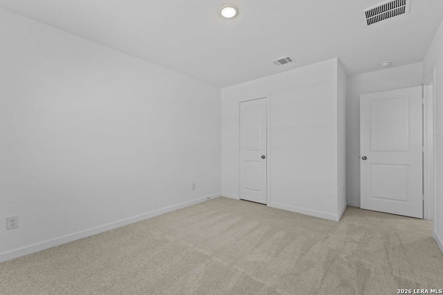 Spacious, unfurnished interior of a new home in Grace Valley, Cibolo (Image 23).