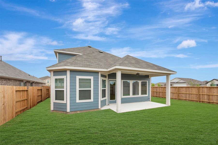 Exterior details and patio area of a home in Miller's Pond, Rosenberg (Image 27).