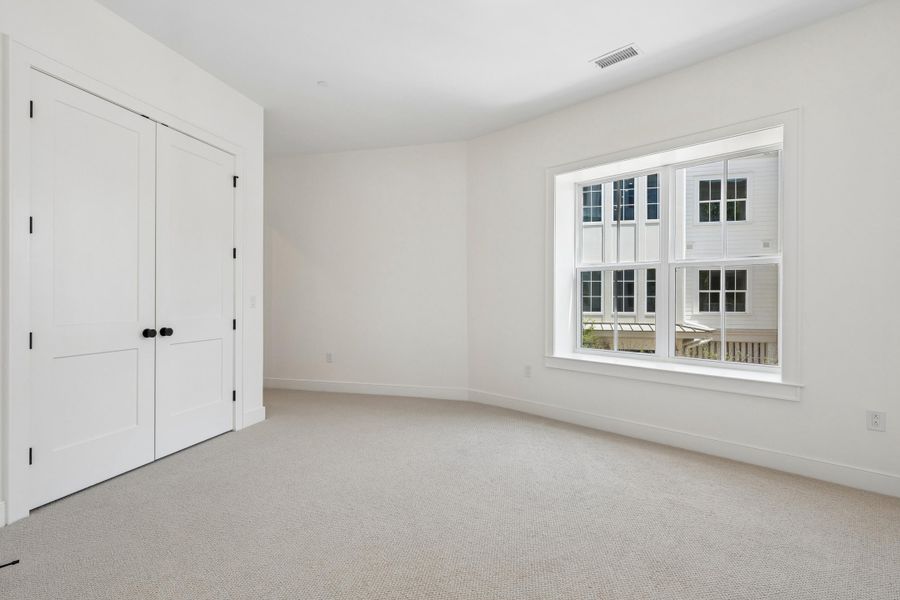 Spacious, unfurnished interior of a new home in , Charleston (Image 12).