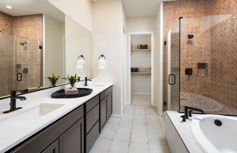 Luxurious owner's bath with soaking tub in Prato new home at Jorde Farms in Queen Creek, AZ Luxurious owner's bath with soaking tub in Prato new home at Jorde Farms in Queen Creek, AZ