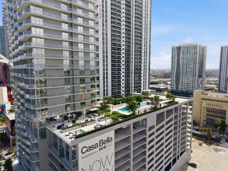 Condo located in Miami, FL showcasing its design and architecture (Image 27).