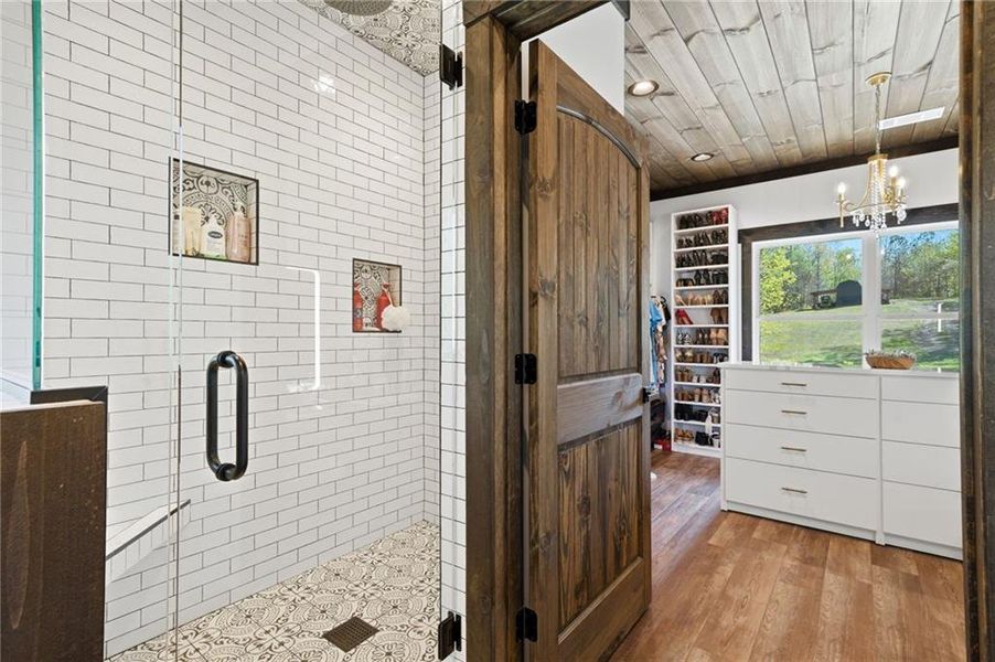 Image 98 of a home in .