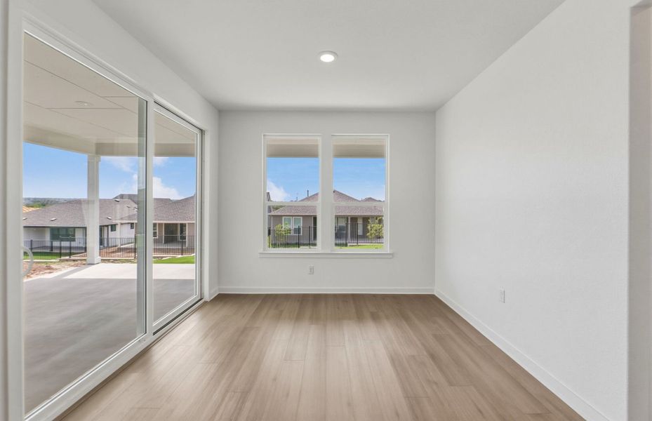 Spacious, unfurnished interior of a new home in Sun City Texas, Georgetown (Image 34).