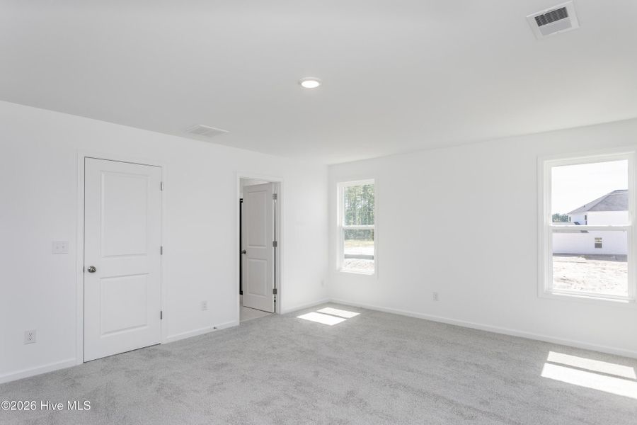 Spacious, unfurnished interior of a new home in Terrapin, Leland (Image 14).