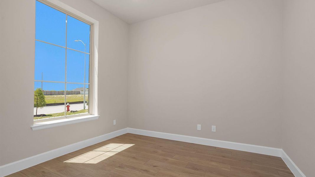 Spacious, unfurnished interior of a new home in Valencia, Manvel (Image 8).