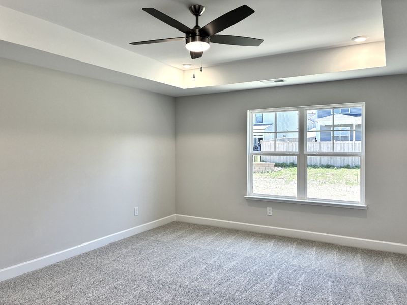 Spacious, unfurnished interior of a new home in Holly Ridge, Greenville (Image 17).