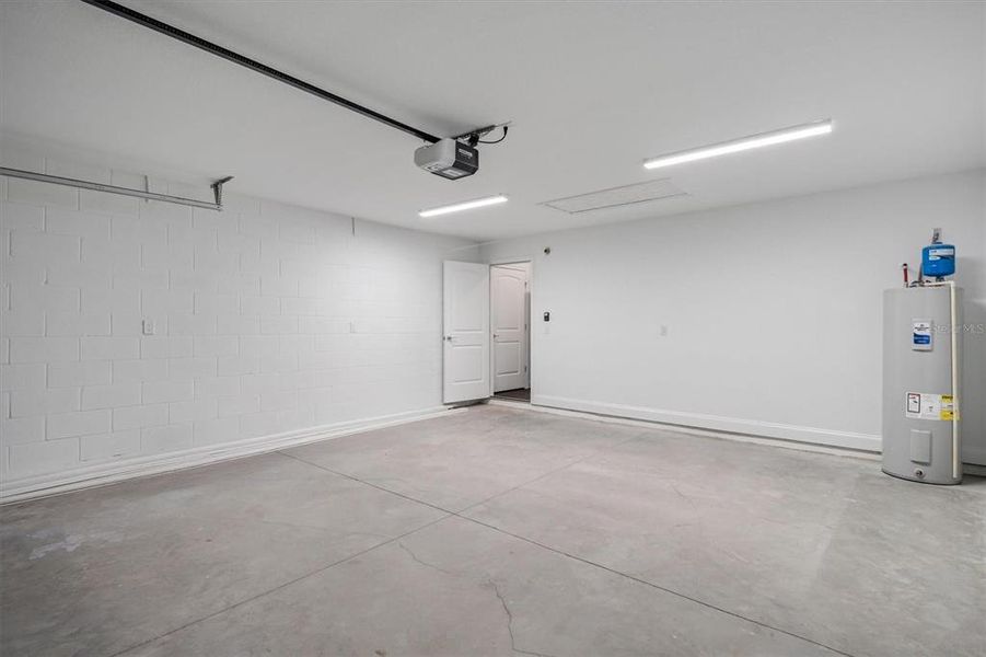 Spacious, unfurnished interior of a new home in , Palm Coast (Image 26).