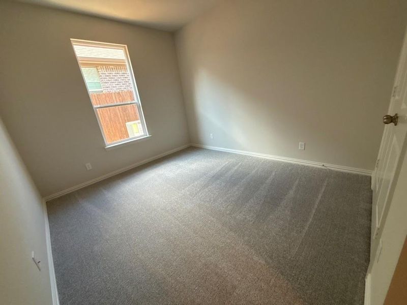 Spacious, unfurnished interior of a new home in Waterford Park, Weatherford (Image 11).