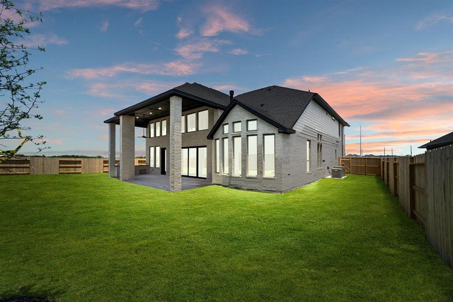 Exterior details and patio area of a home in Valencia 60', Manvel (Image 25).
