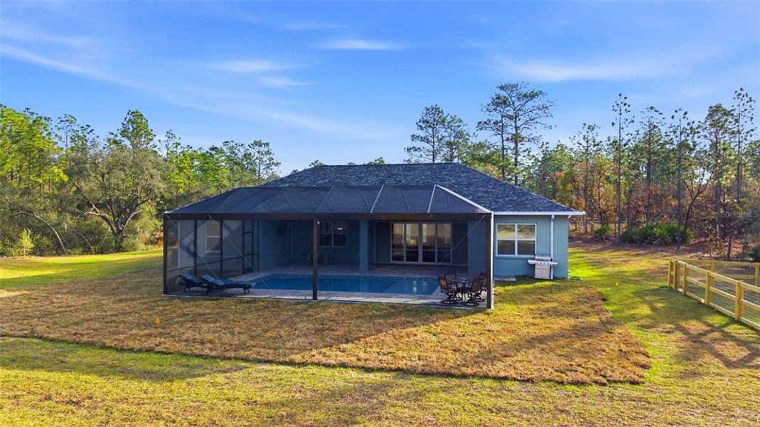 Exterior details and patio area of a home in , Beverly Hills (Image 28).
