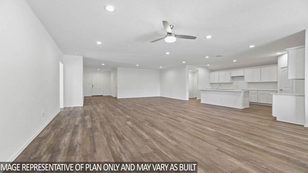 Spacious, unfurnished interior of a new home in East Williams Cove, Conroe (Image 7).