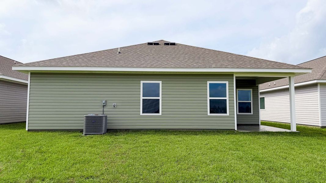 Exterior details and patio area of a home in Liberty, Panama City (Image 21).