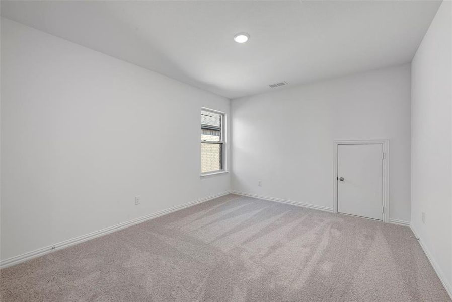Spacious, unfurnished interior of a new home in Lily Creek at Sutton Fields, Aubrey (Image 25). Spacious, unfurnished interior of a new home in Lily Creek at Sutton Fields, Aubrey (Image 25).
