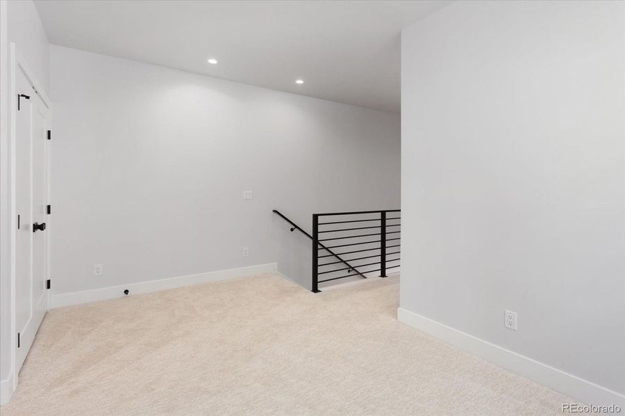 Spacious, unfurnished interior of a new home in , Salida (Image 12).