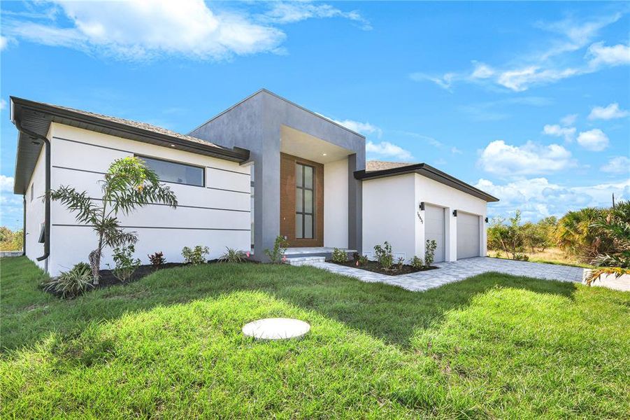 Exterior details and patio area of a home in , Port Charlotte (Image 18). Exterior details and patio area of a home in , Port Charlotte (Image 18).