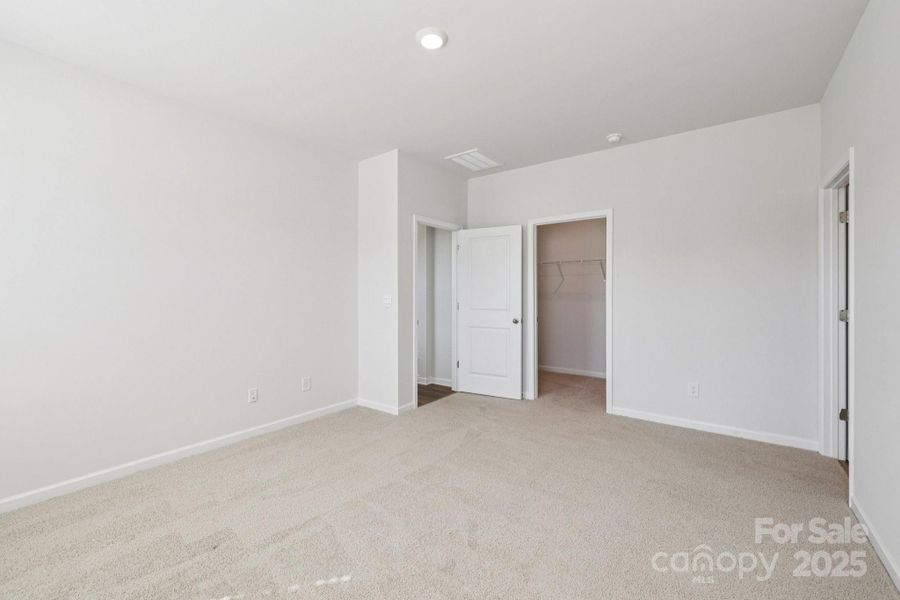 Spacious, unfurnished interior of a new home in Nolen Farm, Gastonia (Image 21).