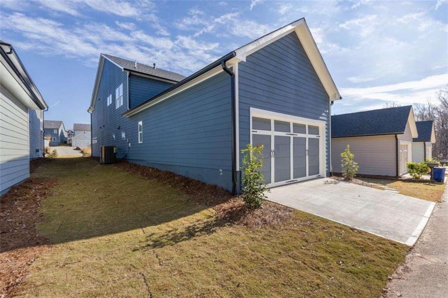 Exterior details and patio area of a home in , Athens (Image 4).