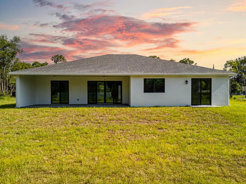 Exterior details and patio area of a home in , Port St. Lucie (Image 1).