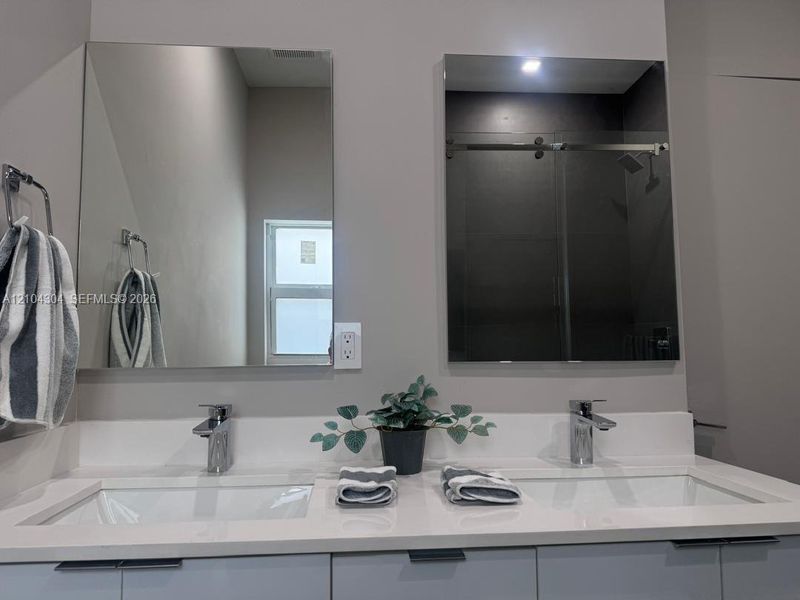 Close-up of interior finishes inside a home in , Fort Lauderdale (Image 18).