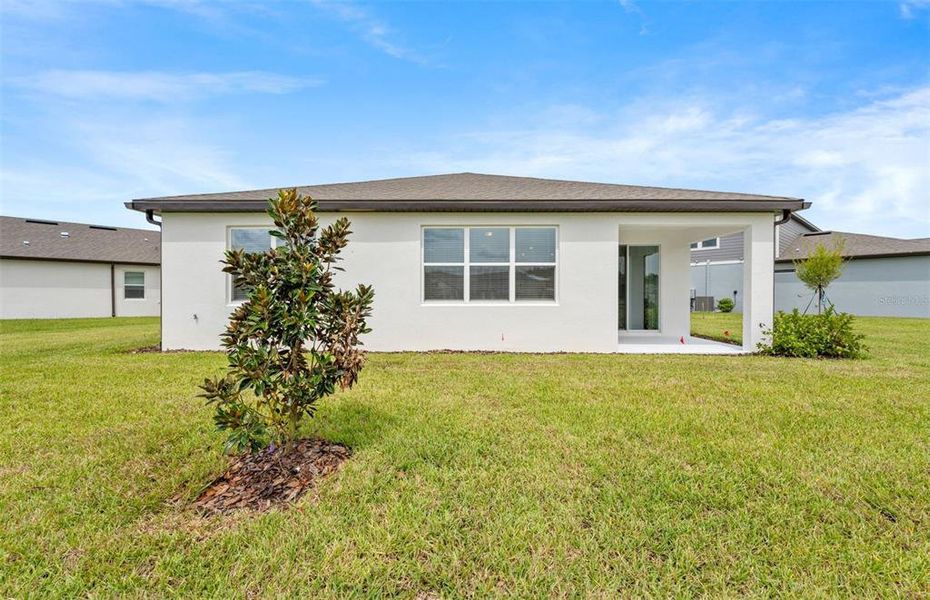 Exterior details and patio area of a home in Riverwood, Zephyrhills (Image 3).