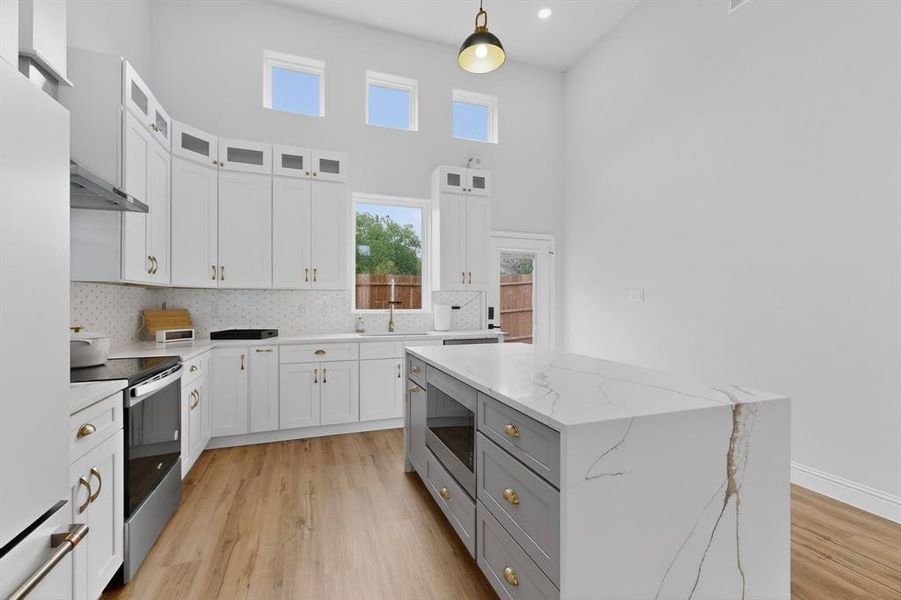 Furnished interior view inside a new home in , Granbury (Image 12).