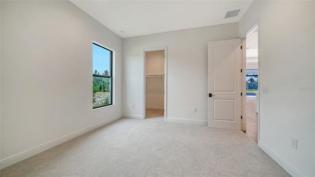 Spacious, unfurnished interior of a new home in Tideline, Bradenton (Image 41).