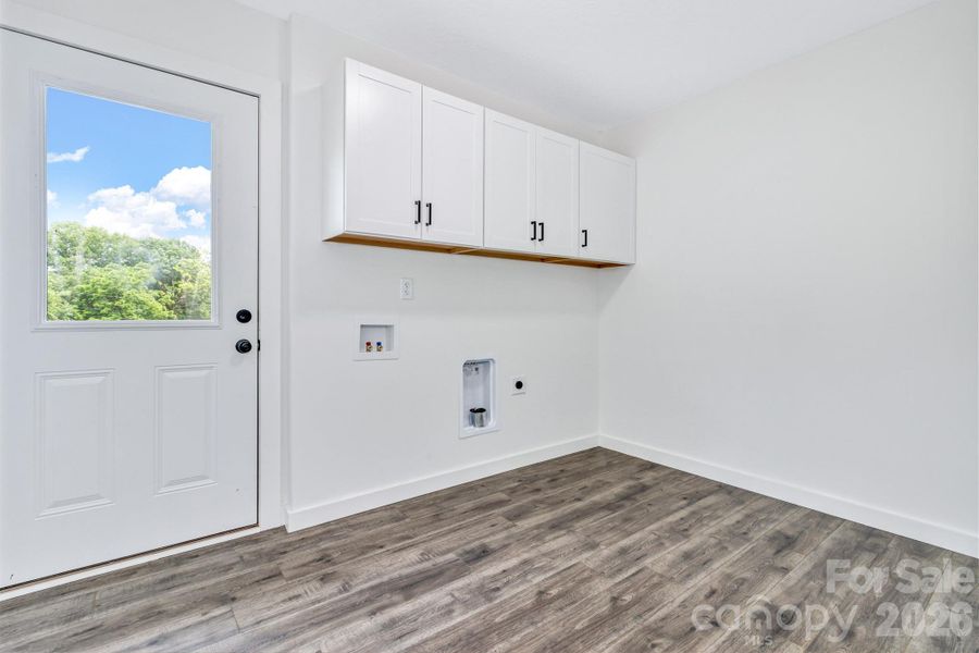 Spacious, unfurnished interior of a new home in , Marion (Image 32).