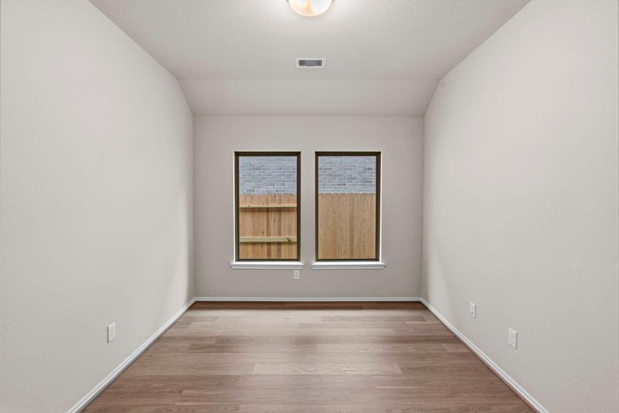 Spacious, unfurnished interior of a new home in Grand Central Park, Conroe (Image 16).
