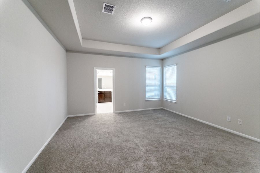 Spacious, unfurnished interior of a new home in Canterra Creek, Rosharon (Image 22).