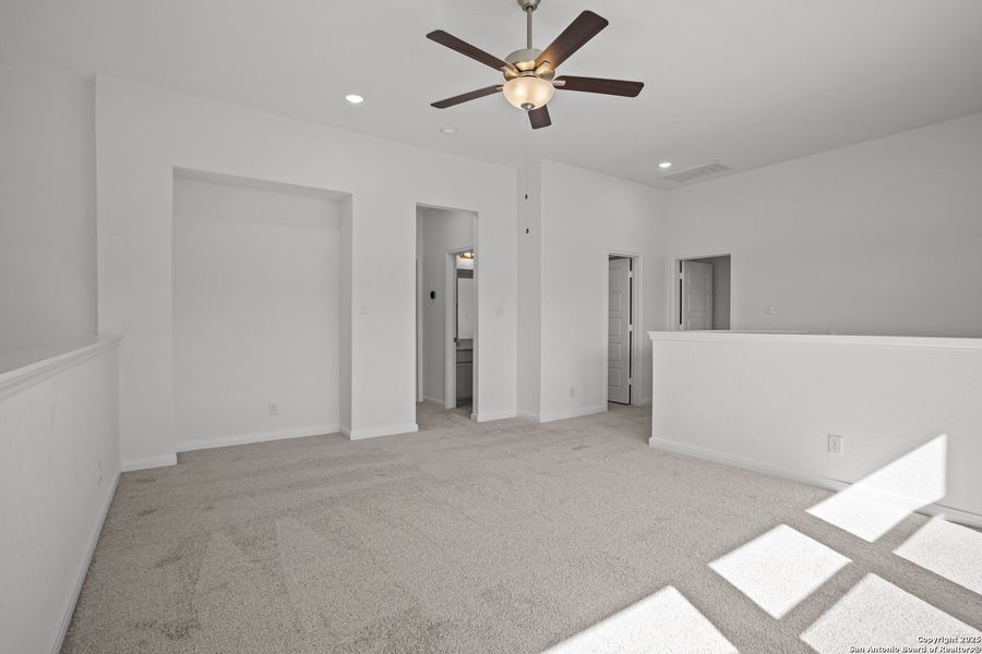 Spacious, unfurnished interior of a new home in Davis Ranch, San Antonio (Image 14). Spacious, unfurnished interior of a new home in Davis Ranch, San Antonio (Image 14).