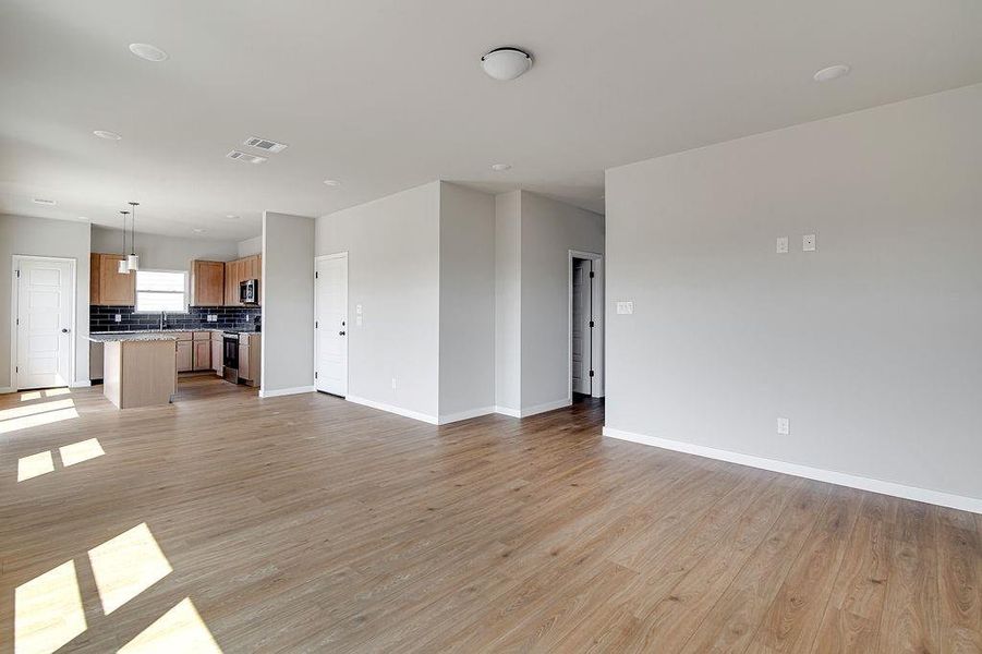 Spacious, unfurnished interior of a new home in Trails of Fossil Creek, Fort Worth (Image 20).