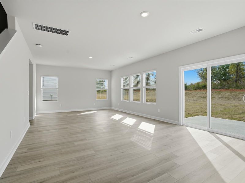 Spacious, unfurnished interior of a new home in Brayfield Manor - Signature Collection, Wellford (Image 12).