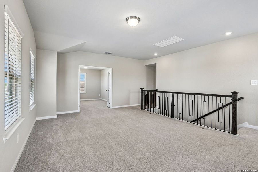 Spacious, unfurnished interior of a new home in Royal Crest, San Antonio (Image 33).