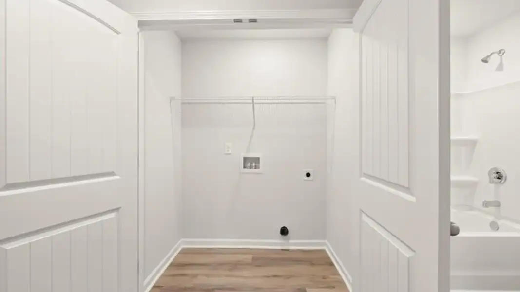 Spacious, unfurnished interior of a new home in Woodbury Park, South Fulton (Image 18).
