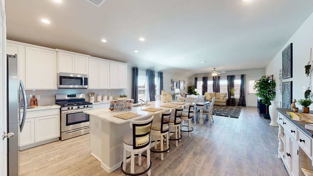 Representative furnished interior of a home built from the Floor Plan 2121 by Colina Homes in Grand Magnolia, Magnolia (Image 8). Representative furnished interior of a home built from the Floor Plan 2121 by Colina Homes in Grand Magnolia, Magnolia (Image 8).