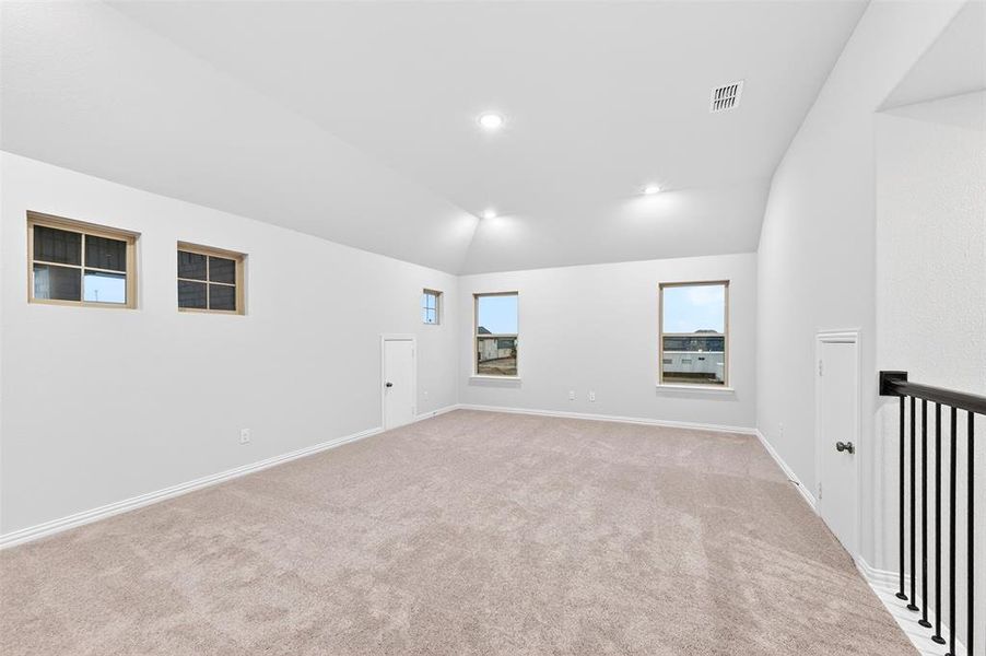 Spacious, unfurnished interior of a new home in Lily Creek at Sutton Fields, Aubrey (Image 33).