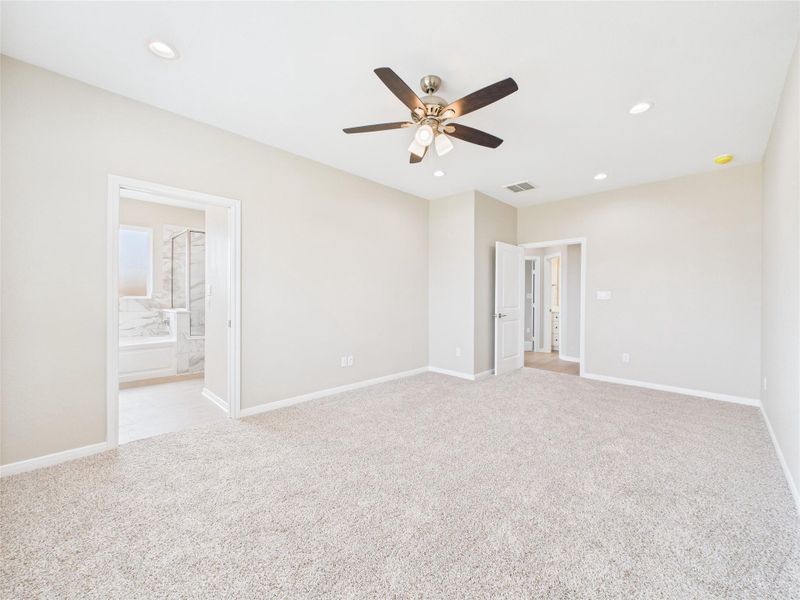 Spacious, unfurnished interior of a new home in , Santa Fe (Image 24). Spacious, unfurnished interior of a new home in , Santa Fe (Image 24).