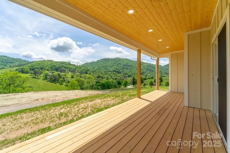 Exterior details and patio area of a home in , Clyde (Image 4).