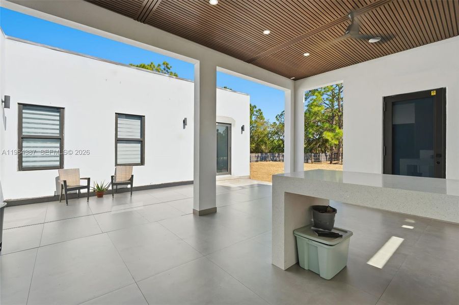 Exterior details and patio area of a home in , Clewiston (Image 23).
