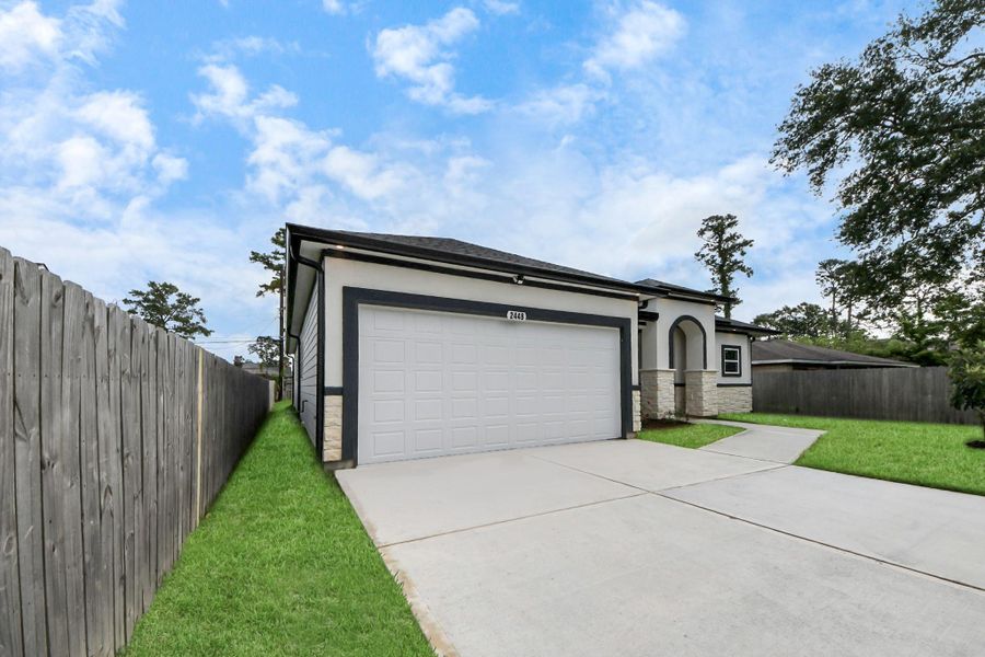 Front exterior of a new home in , Houston, TX, highlighting curb appeal (Image 1). Front exterior of a new home in , Houston, TX, highlighting curb appeal (Image 1).