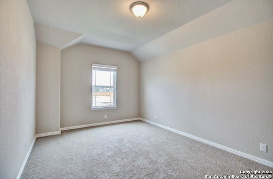 Spacious, unfurnished interior of a new home in Stream Waters, Seguin (Image 22).