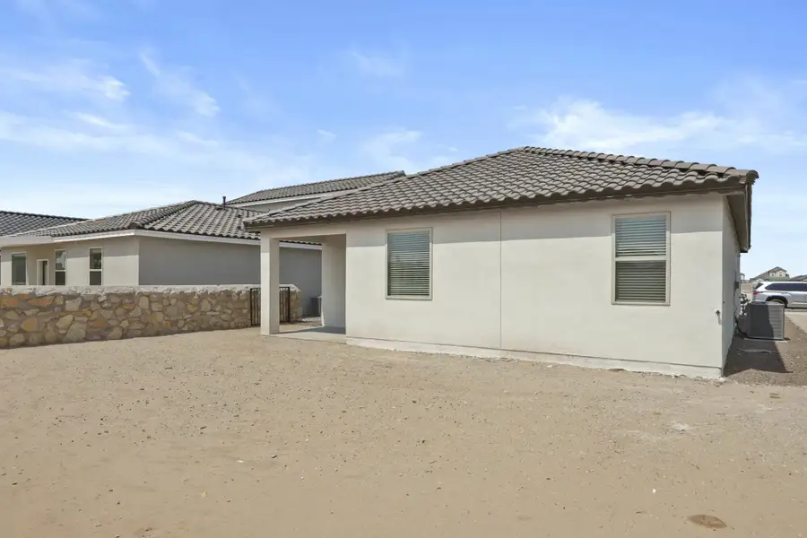 Exterior details and patio area of a home in Verdancia, Horizon City (Image 3).
