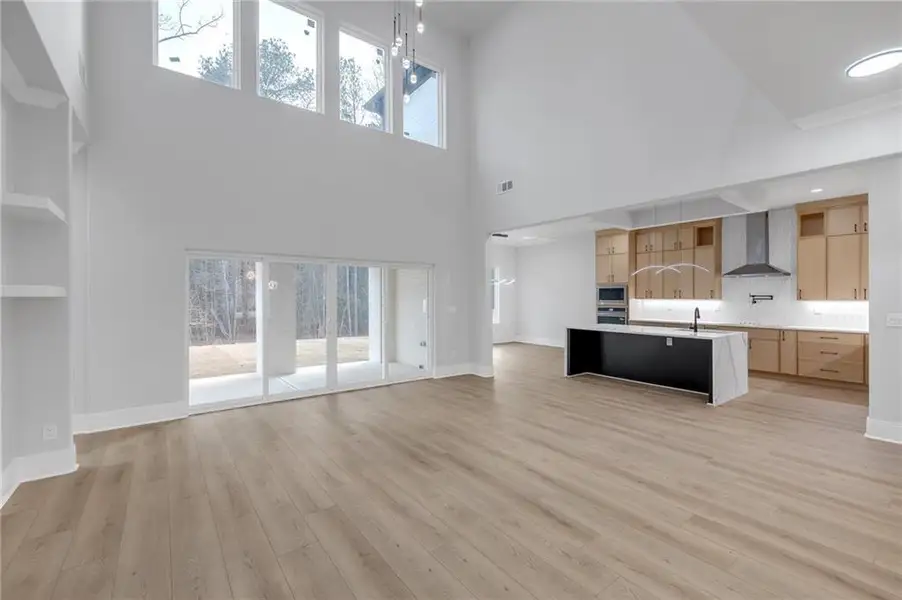 Spacious, unfurnished interior of a new home in , Oxford (Image 25).