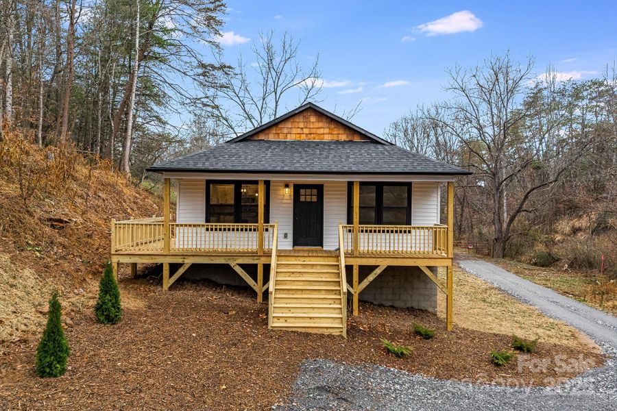 Exterior details and patio area of a home in , Weaverville (Image 2).