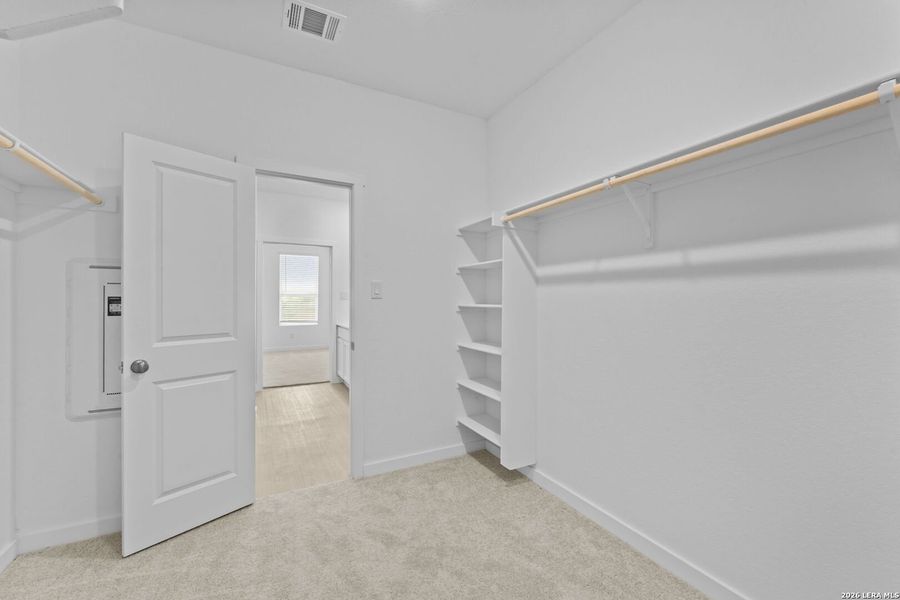 Spacious, unfurnished interior of a new home in Espada, San Antonio (Image 20).