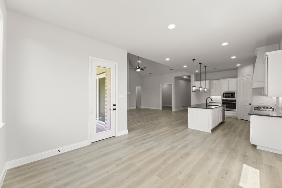 Spacious, unfurnished interior of a new home in Nelson Lake Estates, Rockwall (Image 15). Spacious, unfurnished interior of a new home in Nelson Lake Estates, Rockwall (Image 15).