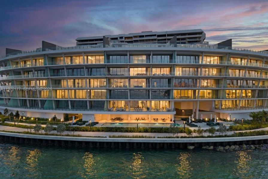 Condo located in Miami, FL showcasing its design and architecture (Image 21).